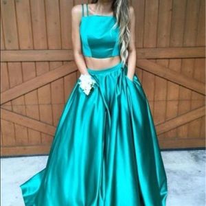 BEAUTIFUL GREEN TWO PIECE PROM DRESS
